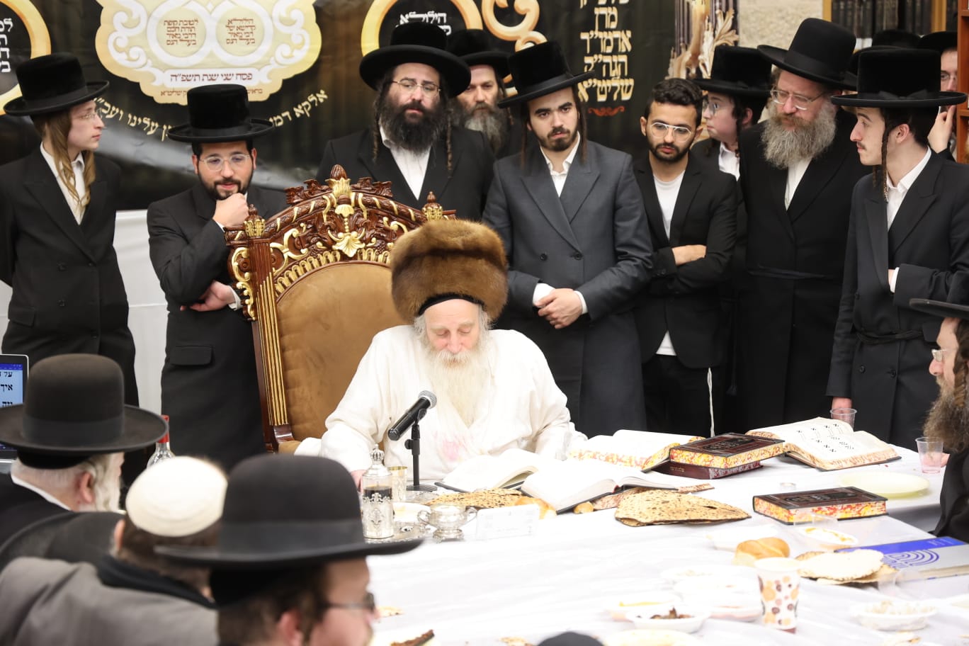 הגה"צ רבי יצחק מאיר מורגנשטרן בטיש לרגל פסח שני