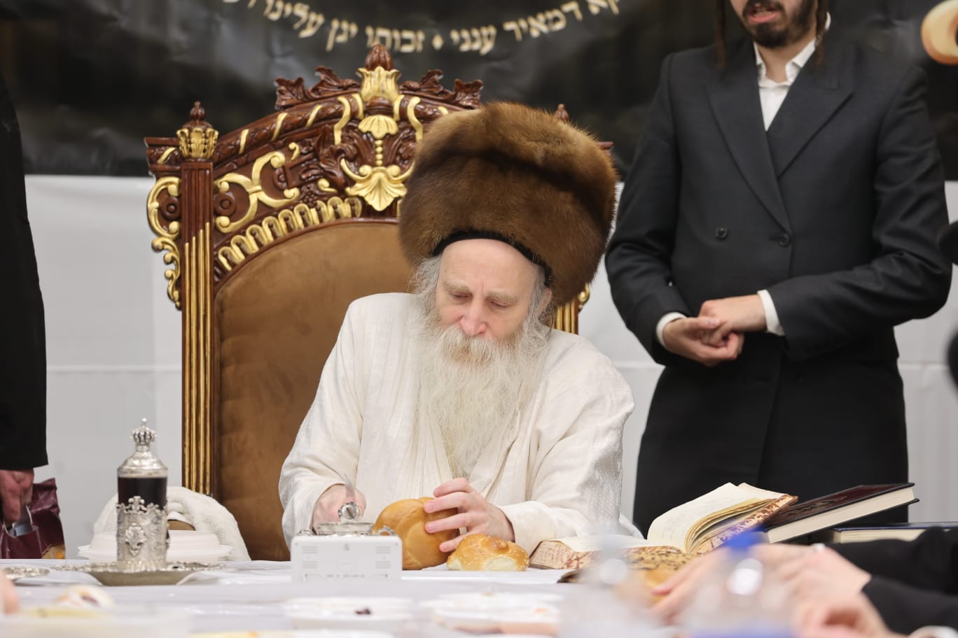 הגה"צ רבי יצחק מאיר מורגנשטרן בטיש לרגל פסח שני