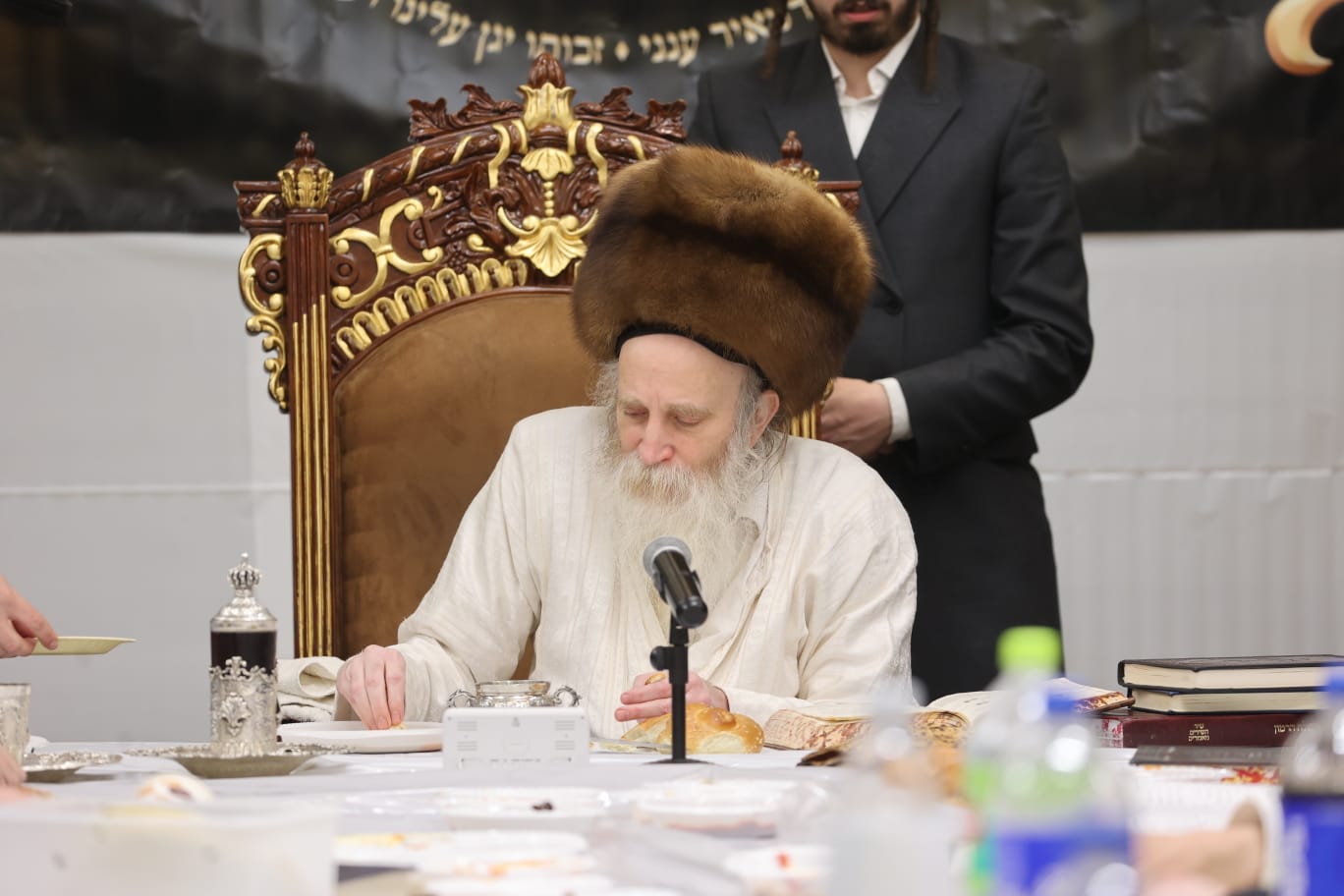 הגה"צ רבי יצחק מאיר מורגנשטרן בטיש לרגל פסח שני