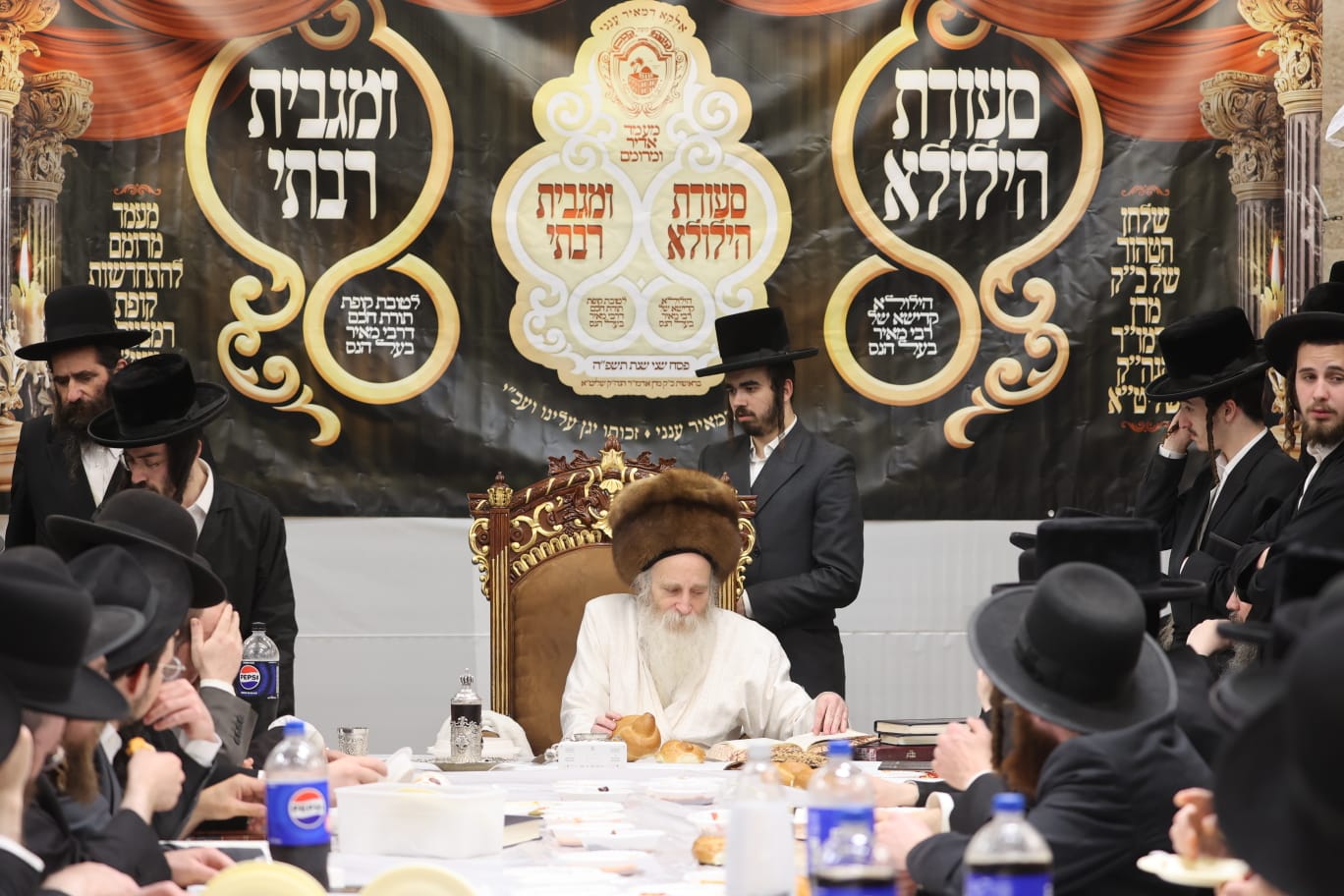 הגה"צ רבי יצחק מאיר מורגנשטרן בטיש לרגל פסח שני