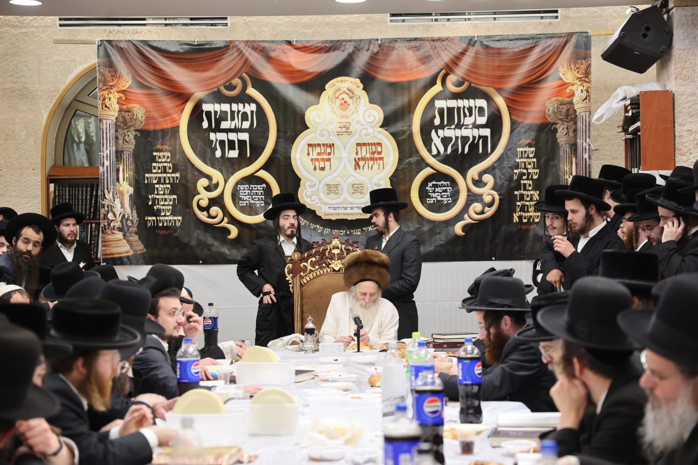 הגה"צ רבי יצחק מאיר מורגנשטרן בטיש לרגל פסח שני