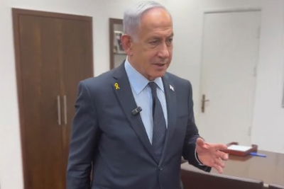 סוף יום? נתניהו הצטלם ברבע לתשע - וסיפר לאיזו פגישה הולך | צפו