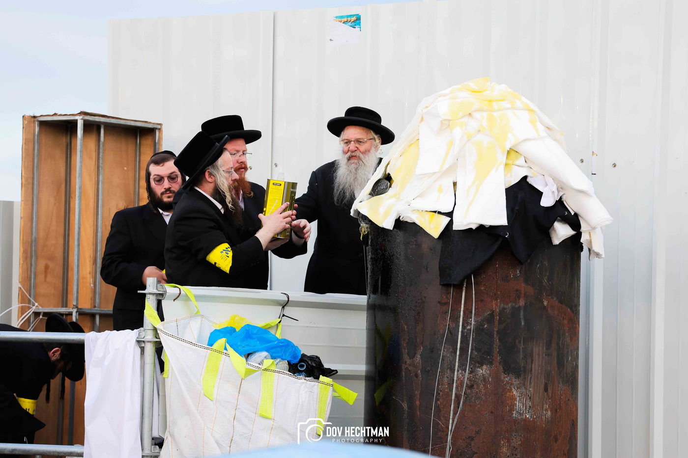 הרגע שפתח את אירועי מירון: כך הדליק האדמו"ר מבאיאן מעל הציון