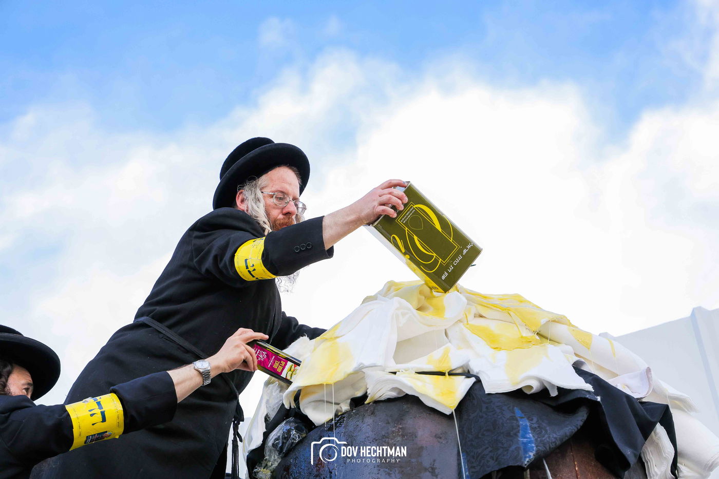 הרגע שפתח את אירועי מירון: כך הדליק האדמו"ר מבאיאן מעל הציון