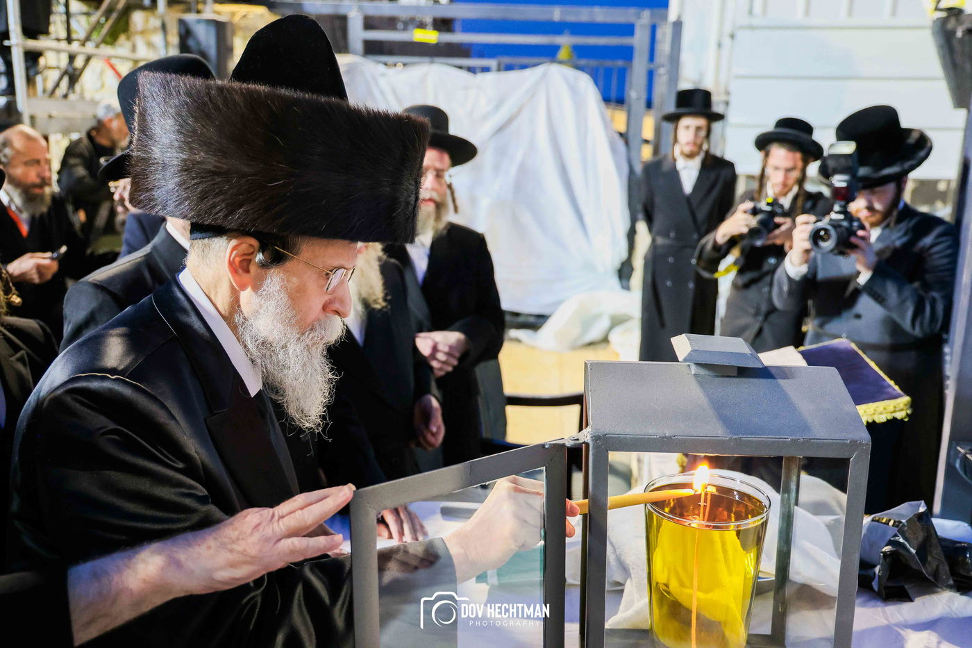 הרגע שפתח את אירועי מירון: כך הדליק האדמו"ר מבאיאן מעל הציון