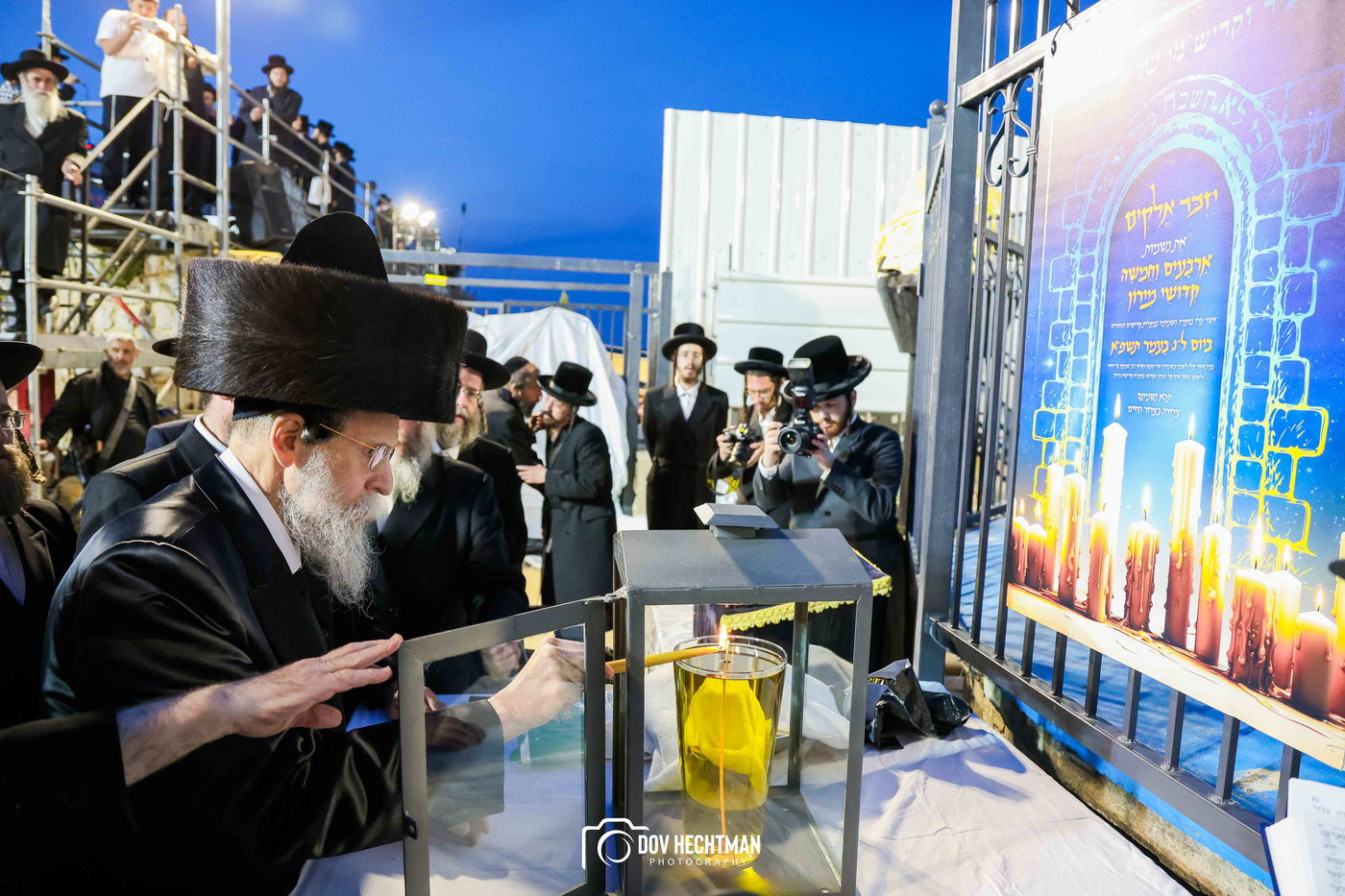 הרגע שפתח את אירועי מירון: כך הדליק האדמו"ר מבאיאן מעל הציון