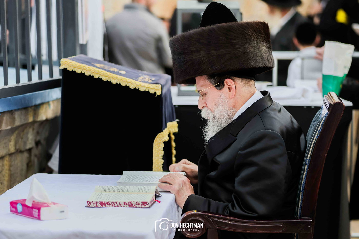 הרגע שפתח את אירועי מירון: כך הדליק האדמו"ר מבאיאן מעל הציון