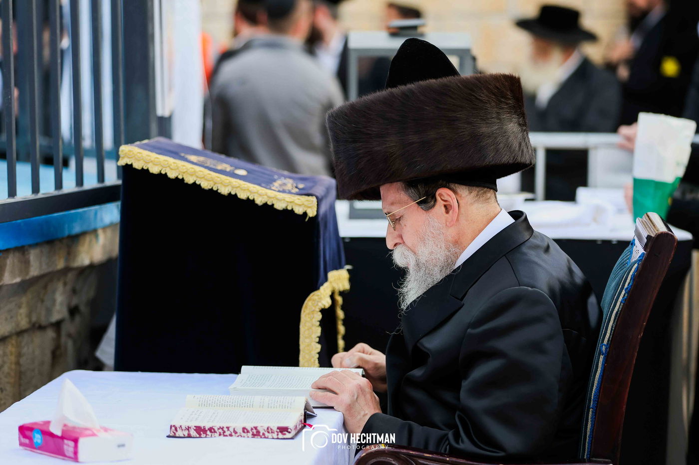 הרגע שפתח את אירועי מירון: כך הדליק האדמו"ר מבאיאן מעל הציון