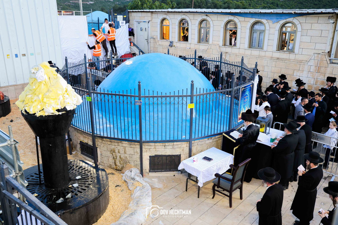 הרגע שפתח את אירועי מירון: כך הדליק האדמו"ר מבאיאן מעל הציון