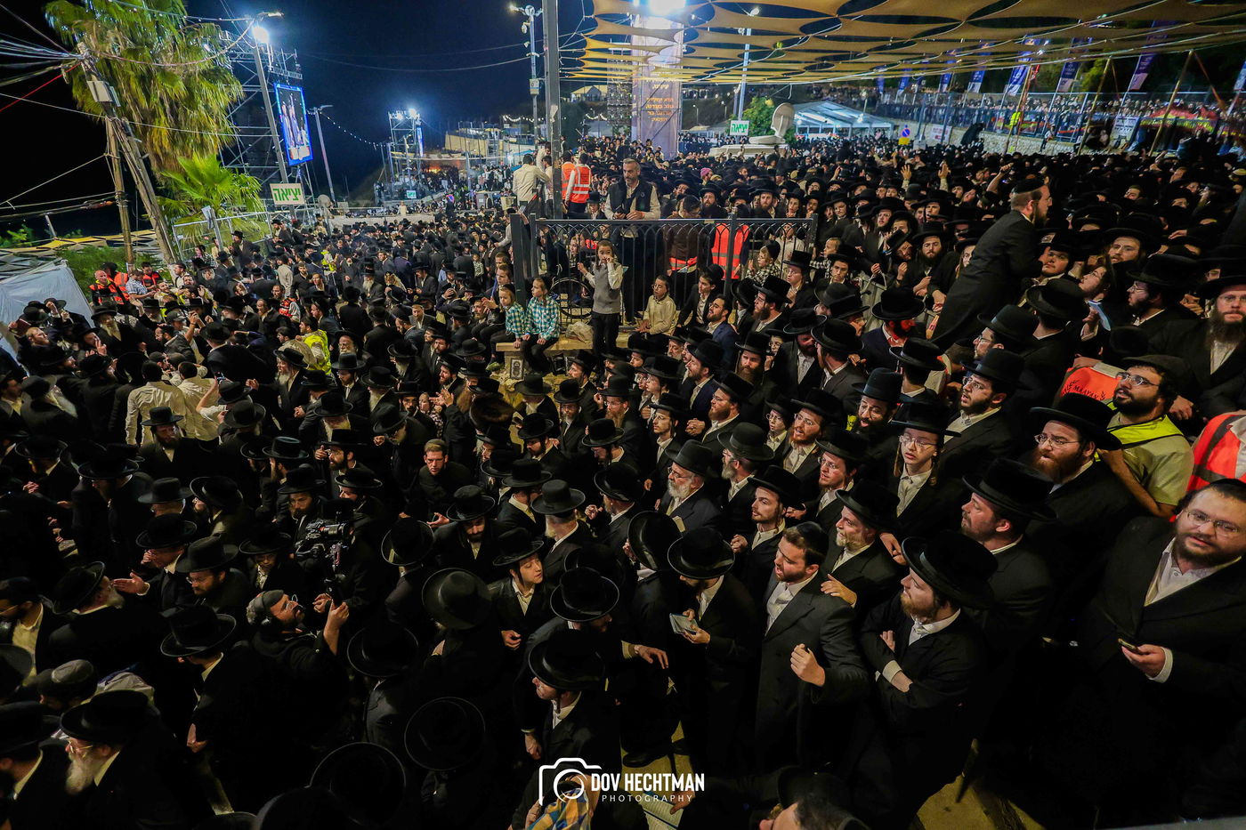 הרגע שפתח את אירועי מירון: כך הדליק האדמו"ר מבאיאן מעל הציון