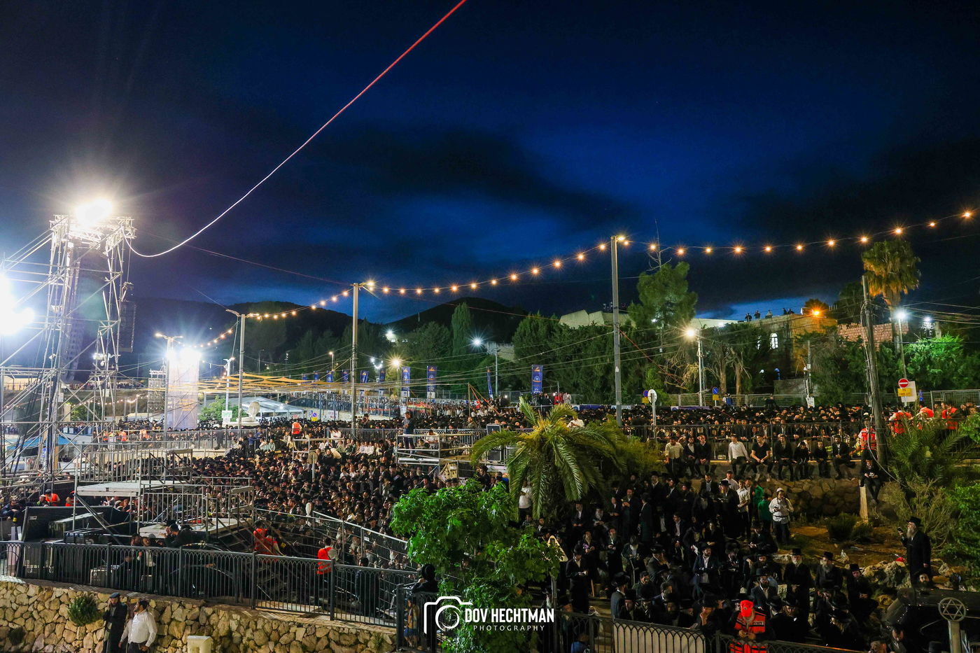 הרגע שפתח את אירועי מירון: כך הדליק האדמו"ר מבאיאן מעל הציון