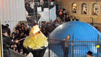 "לכבוד התנא האלוקי": התיעודים הראשונים מההדלקה שפותחת את ההילולה | צפו