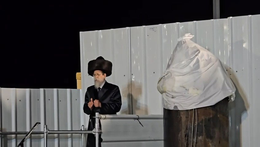 הניגונים המרגשים לפני ההדלקה