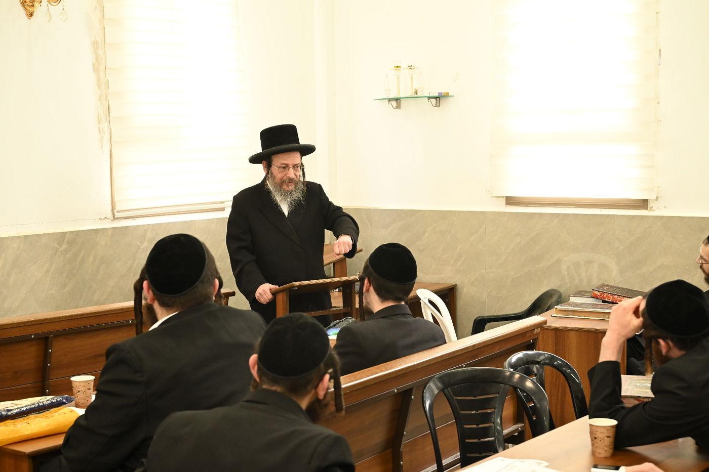 הגה"צ גאב"ד זוועהיל בשיחה לאברכי בויאן בביתר