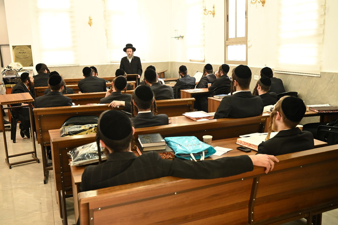 הגה"צ גאב"ד זוועהיל בשיחה לאברכי בויאן בביתר