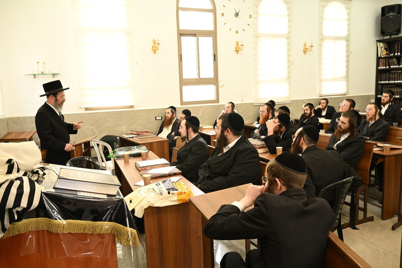 הגה"צ גאב"ד זוועהיל בשיחה לאברכי בויאן בביתר