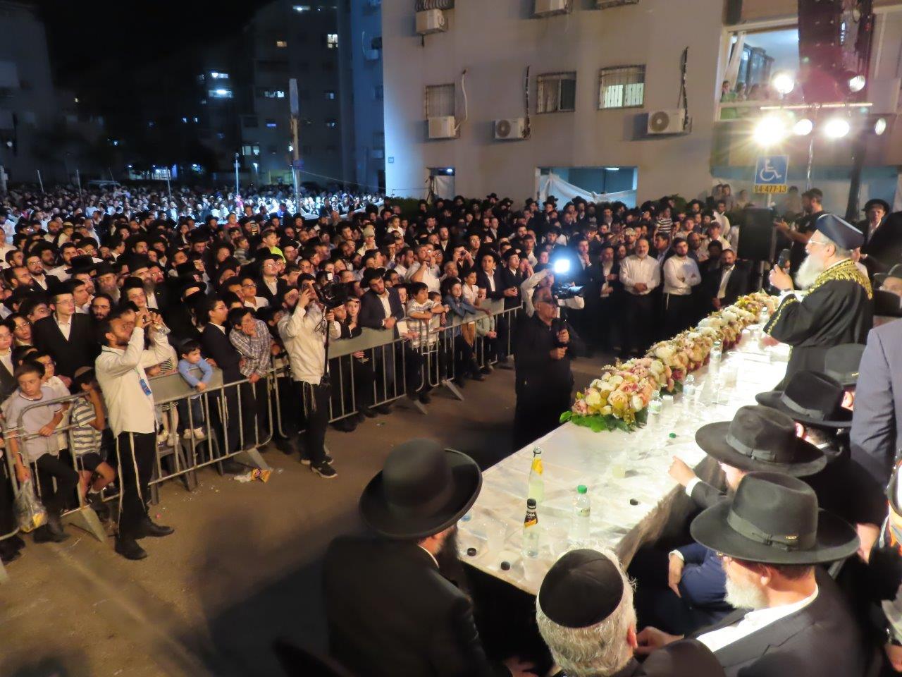 הראשל"צ הגר"ד יוסף בהדלקת המדורה בל"ג בעומר