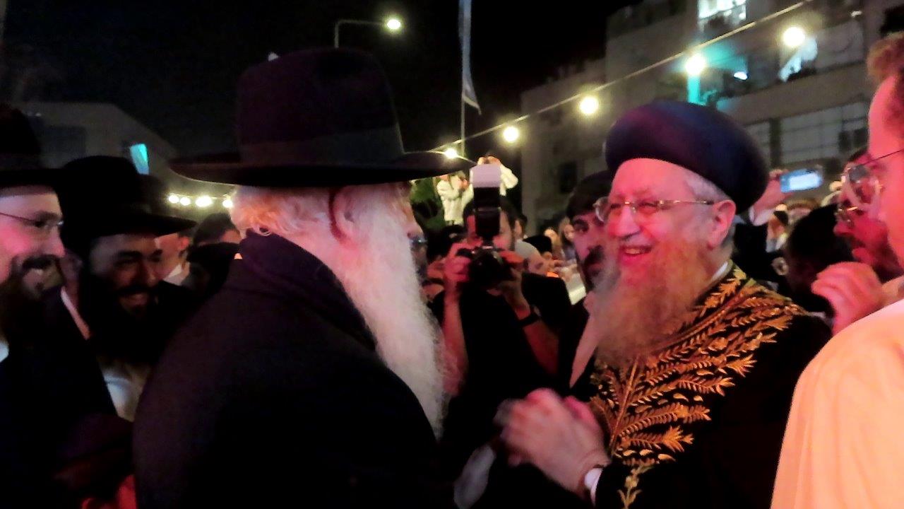 הראשל"צ הגר"ד יוסף בהדלקת המדורה בל"ג בעומר