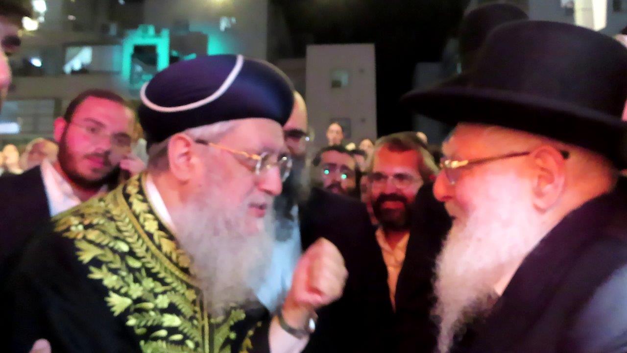 הראשל"צ הגר"ד יוסף בהדלקת המדורה בל"ג בעומר