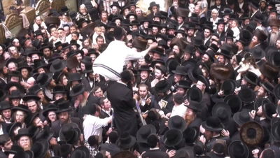 הילולת הרשב"י במירון: הריקודים בחצר הציון הקדוש לא פוסקים | הצטרפו לשידור החוזר • צפו