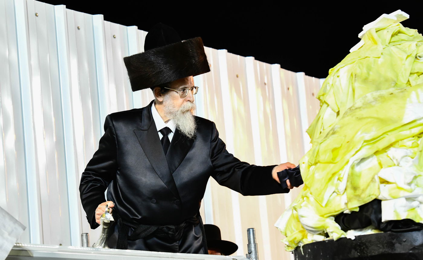 האדמו"ר מבאיאן בהדלקה ל"ג בעומר