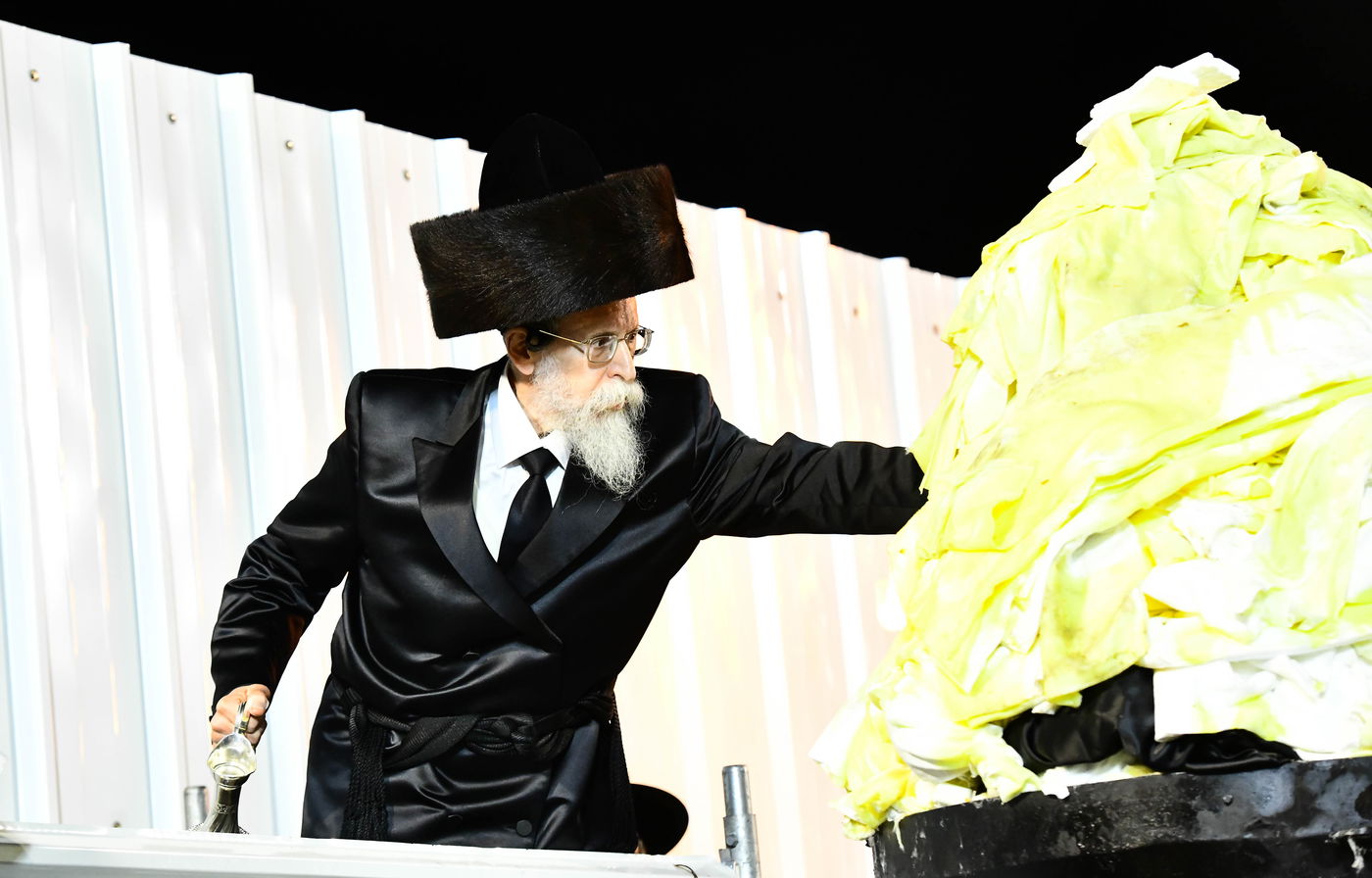 האדמו"ר מבאיאן בהדלקה ל"ג בעומר