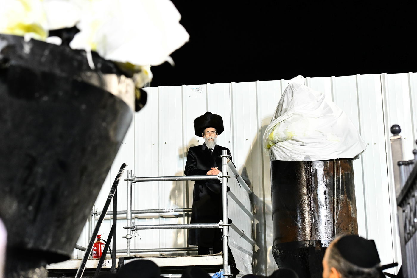 האדמו"ר מבאיאן בהדלקה ל"ג בעומר