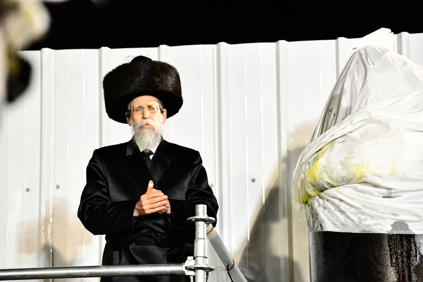 האדמו"ר מבאיאן בהדלקה ל"ג בעומר