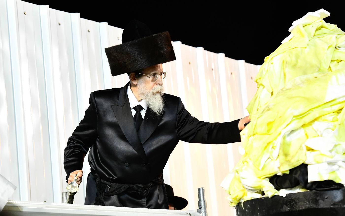 האדמו"ר מבאיאן בהדלקה ל"ג בעומר