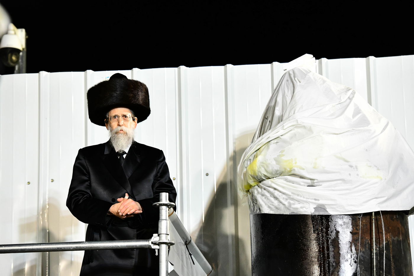 האדמו"ר מבאיאן בהדלקה ל"ג בעומר