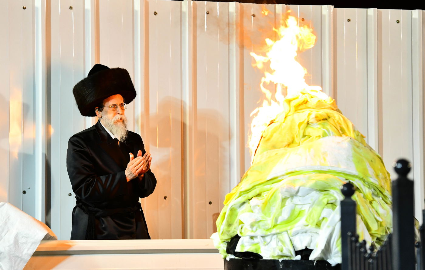 האדמו"ר מבאיאן בהדלקה ל"ג בעומר