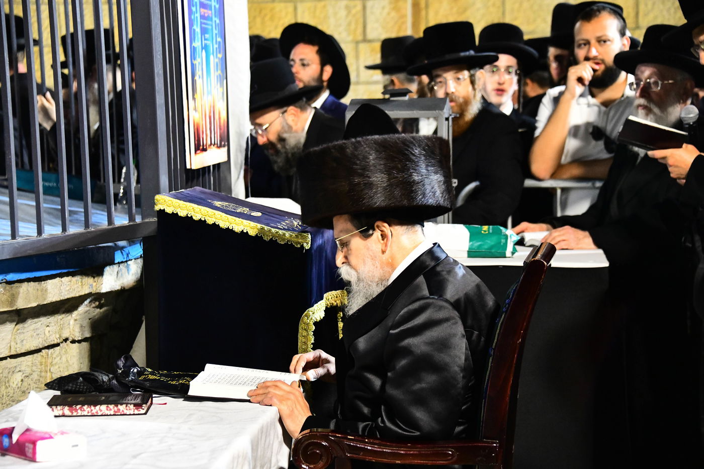 האדמו"ר מבאיאן בהדלקה ל"ג בעומר