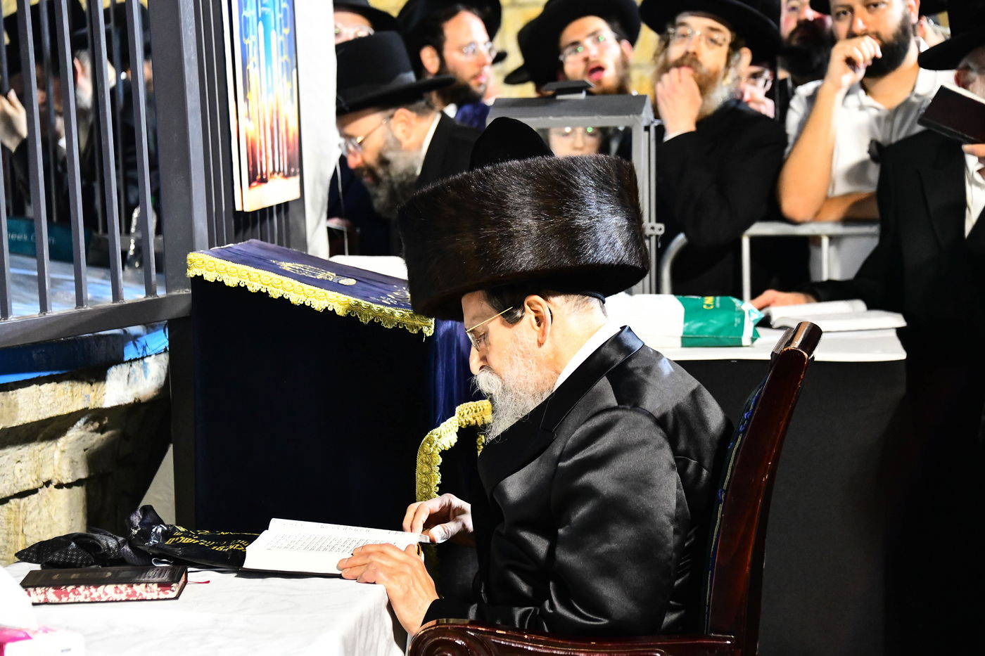 האדמו"ר מבאיאן בהדלקה ל"ג בעומר