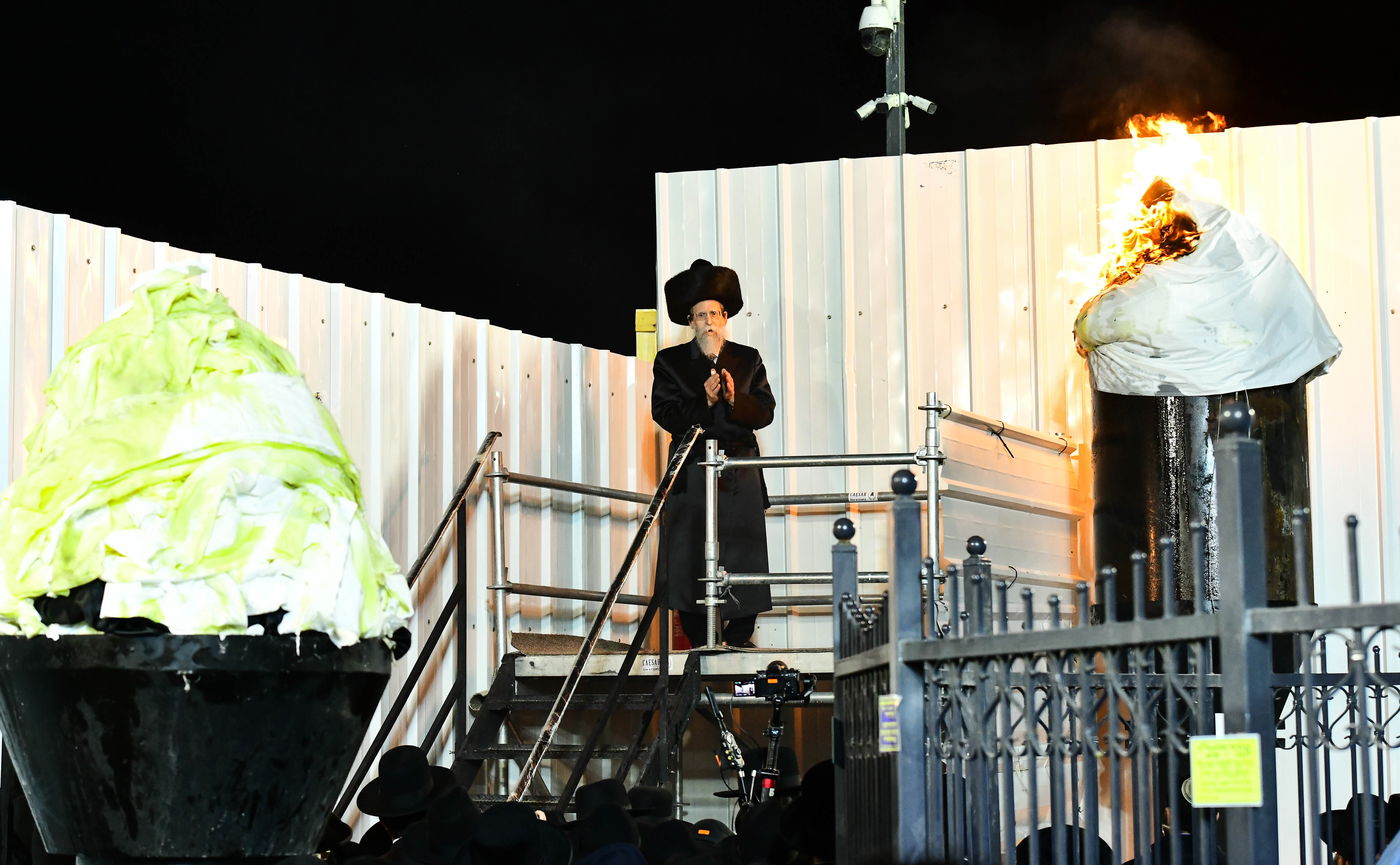 האדמו"ר מבאיאן בהדלקה ל"ג בעומר