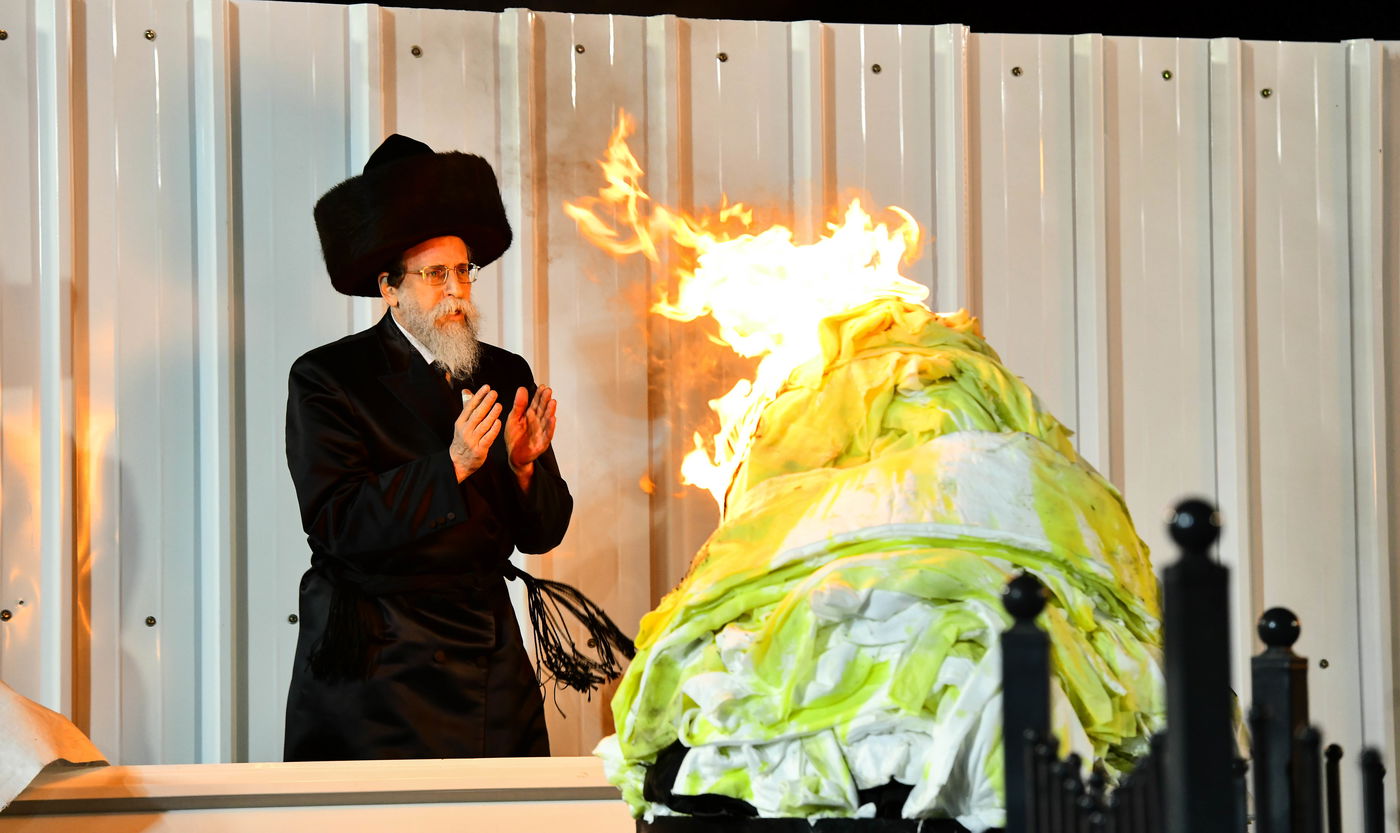 האדמו"ר מבאיאן בהדלקה ל"ג בעומר