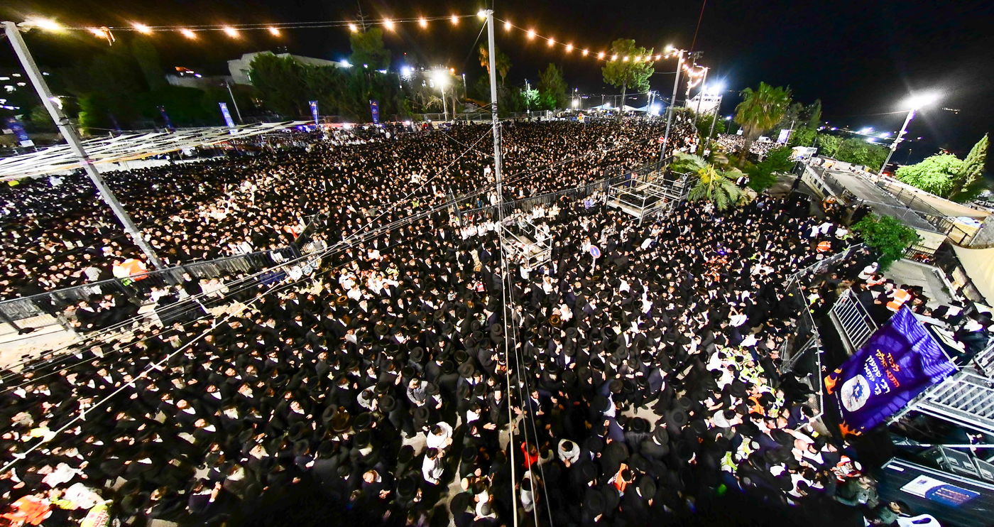 האדמו"ר מבאיאן בהדלקה ל"ג בעומר