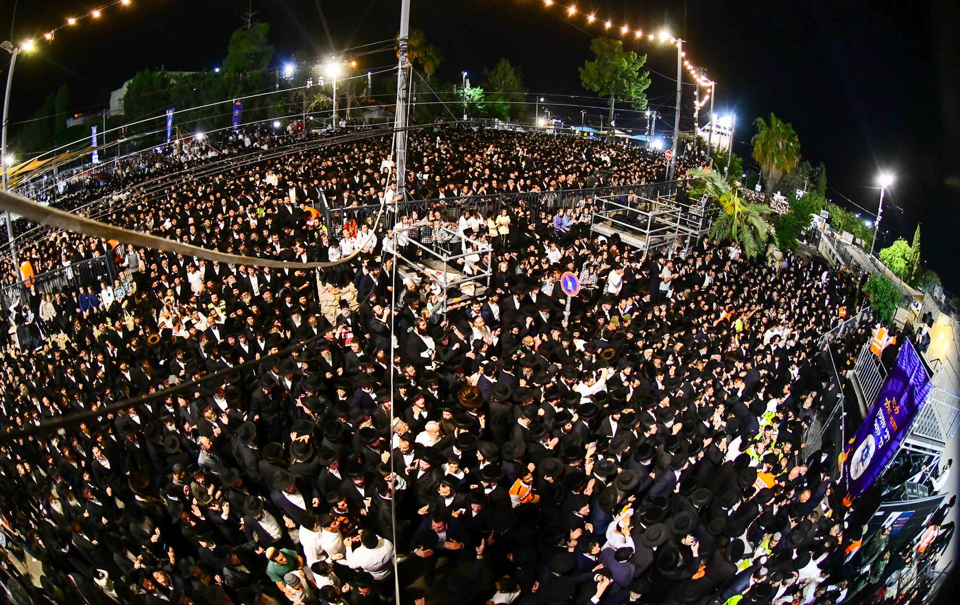 האדמו"ר מבאיאן בהדלקה ל"ג בעומר