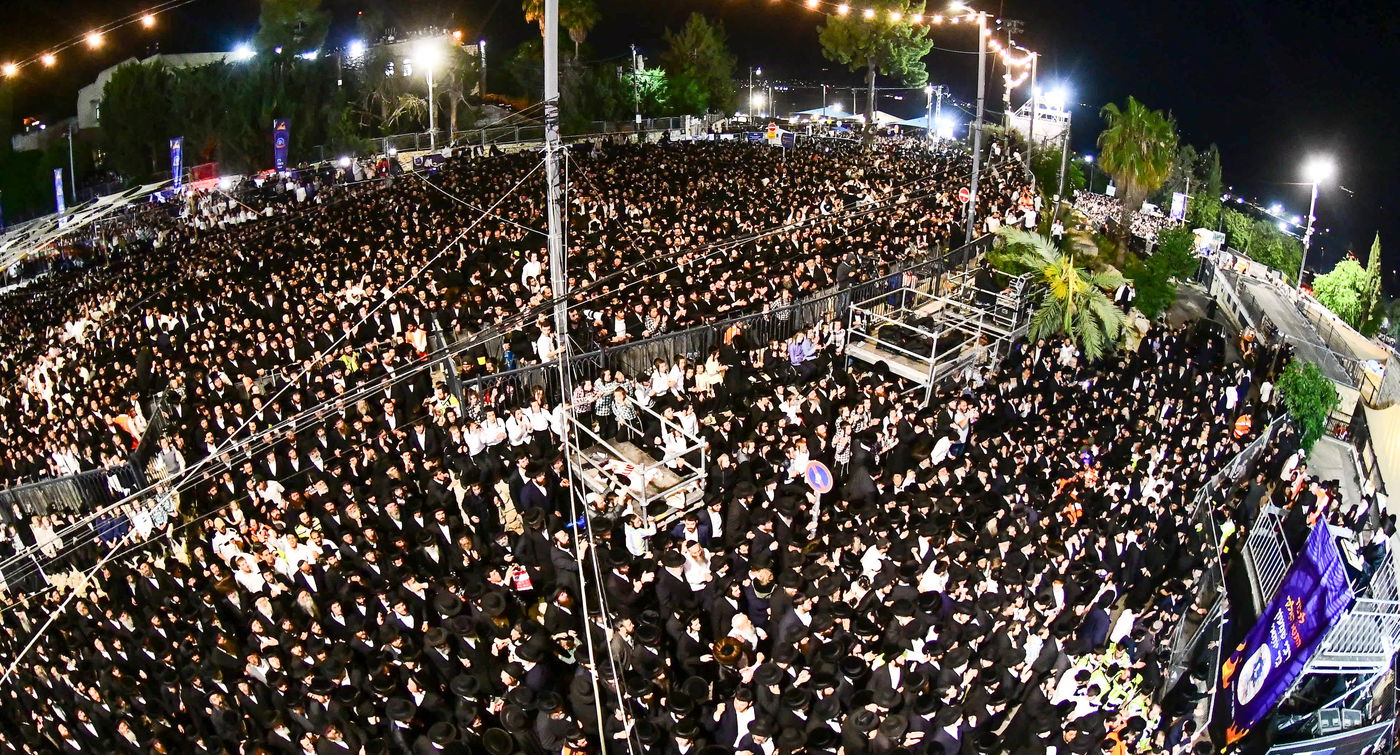 האדמו"ר מבאיאן בהדלקה ל"ג בעומר