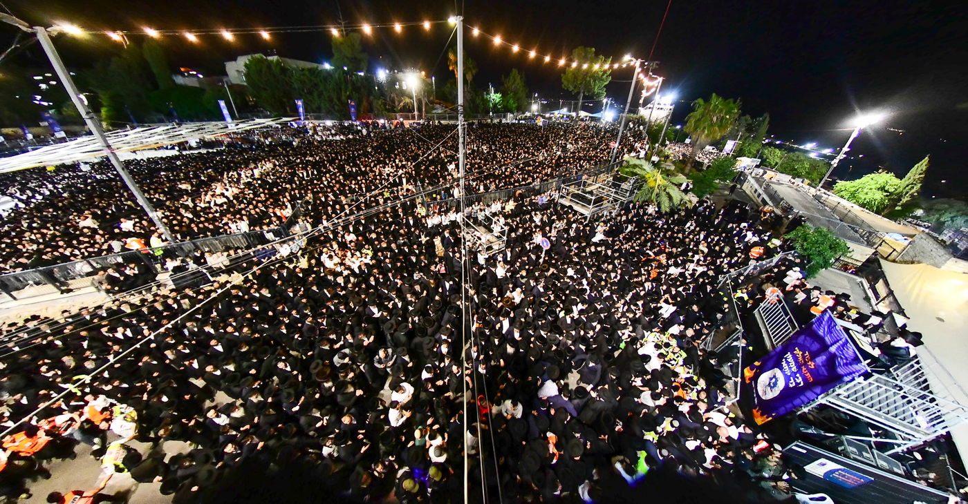 האדמו"ר מבאיאן בהדלקה ל"ג בעומר
