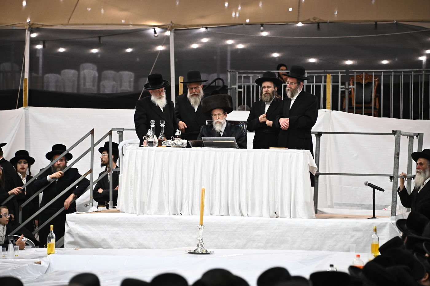 האדמו"ר מבאיאן בהדלקה ל"ג בעומר