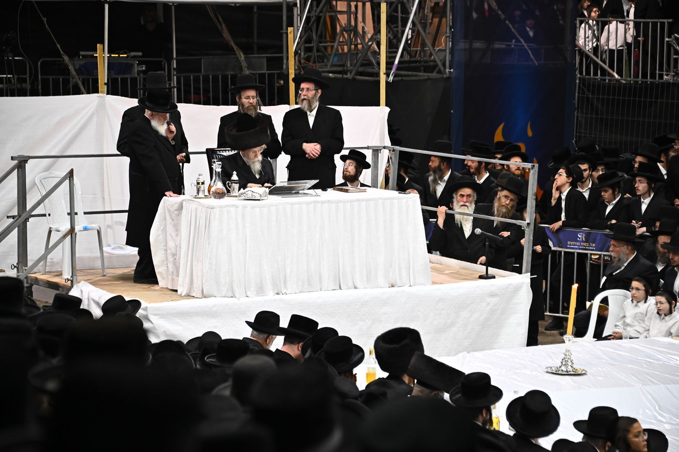 האדמו"ר מבאיאן בהדלקה ל"ג בעומר