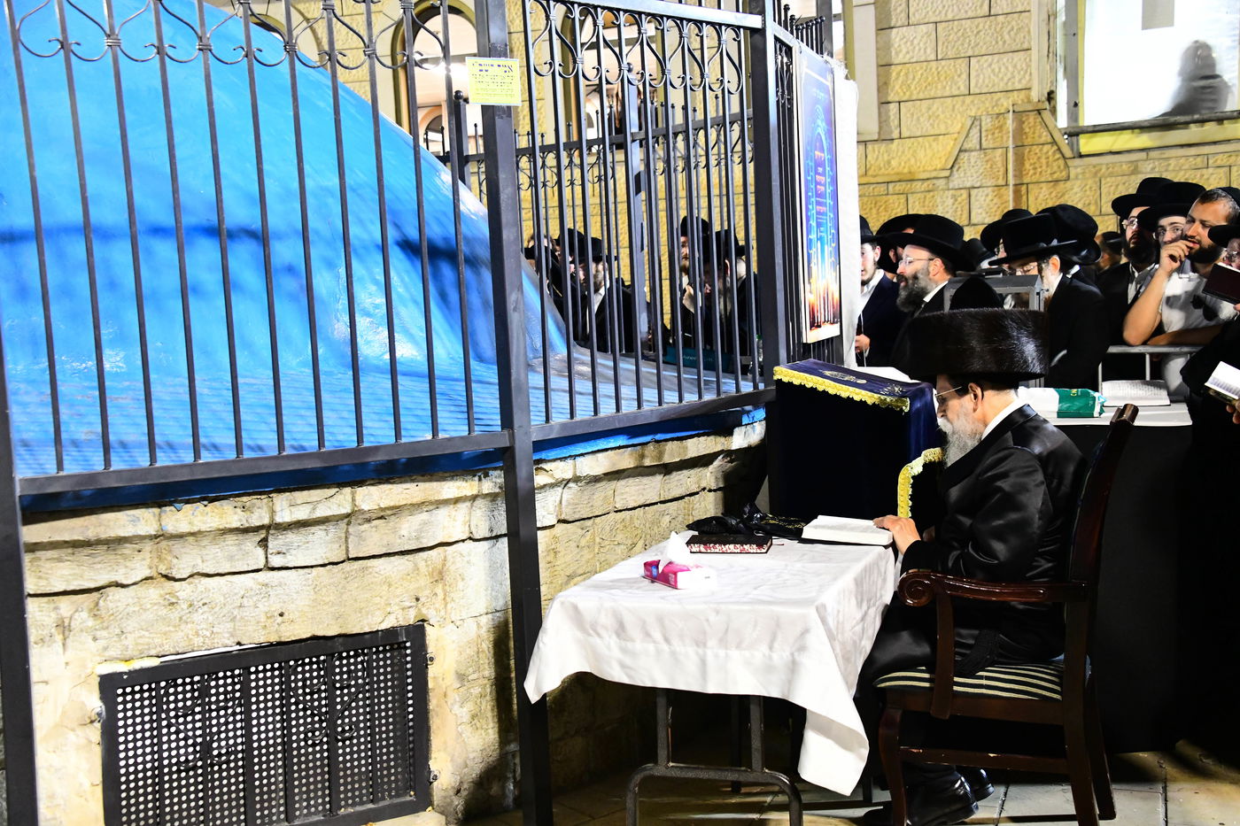 האדמו"ר מבאיאן בהדלקה ל"ג בעומר