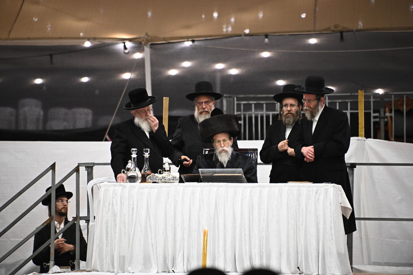 האדמו"ר מבאיאן בהדלקה ל"ג בעומר