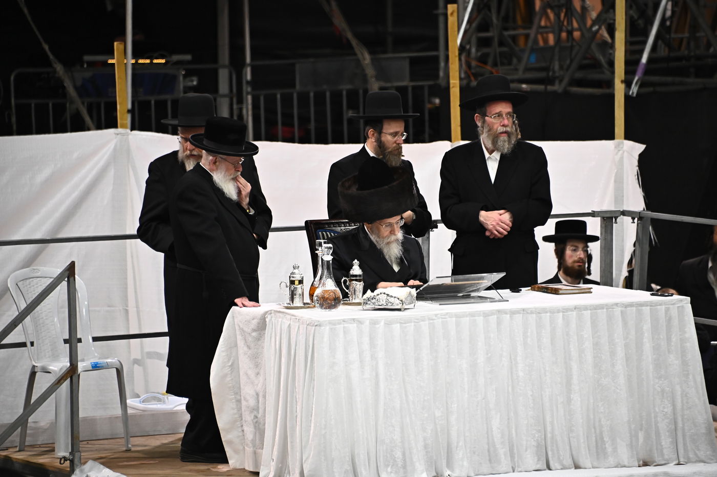 האדמו"ר מבאיאן בהדלקה ל"ג בעומר