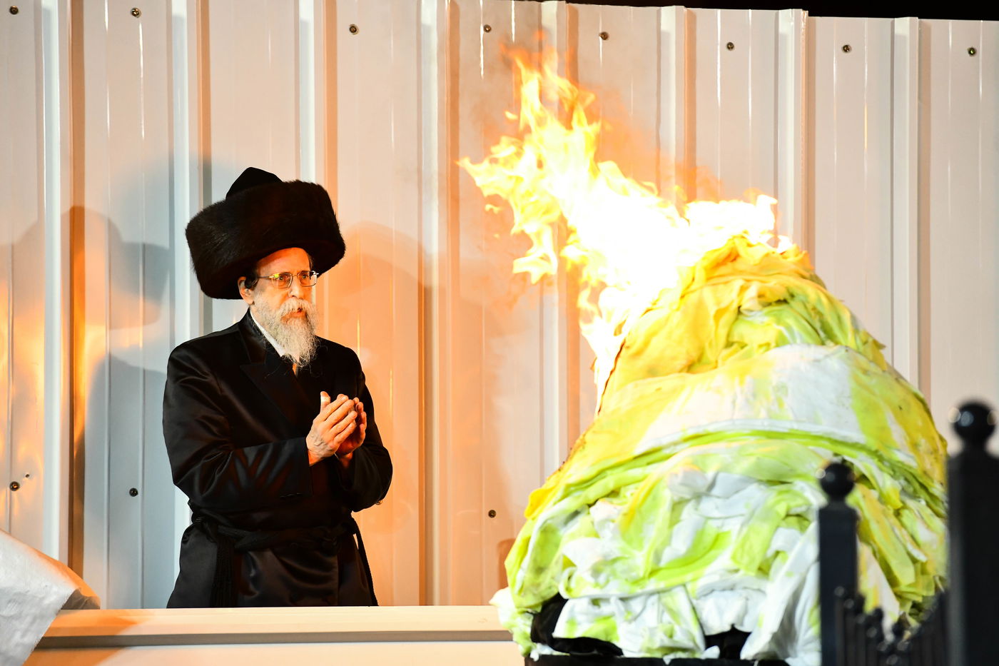 האדמו"ר מבאיאן בהדלקה ל"ג בעומר