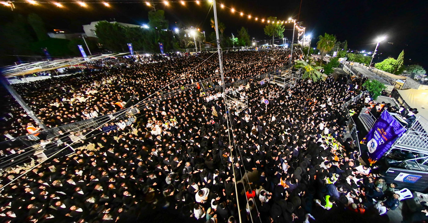 האדמו"ר מבאיאן בהדלקה ל"ג בעומר
