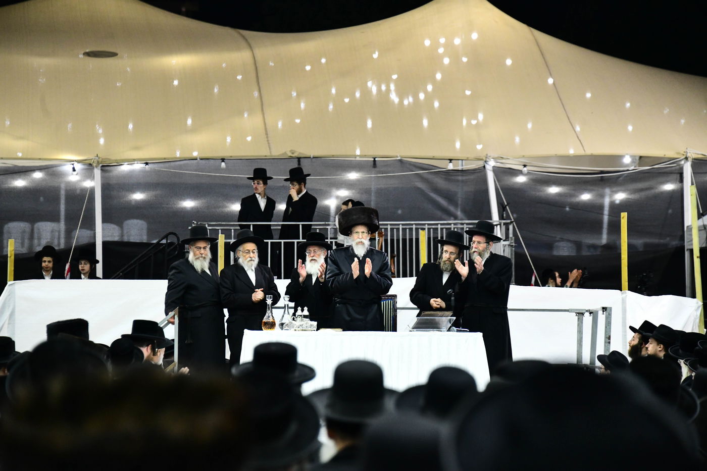 האדמו"ר מבאיאן בהדלקה ל"ג בעומר