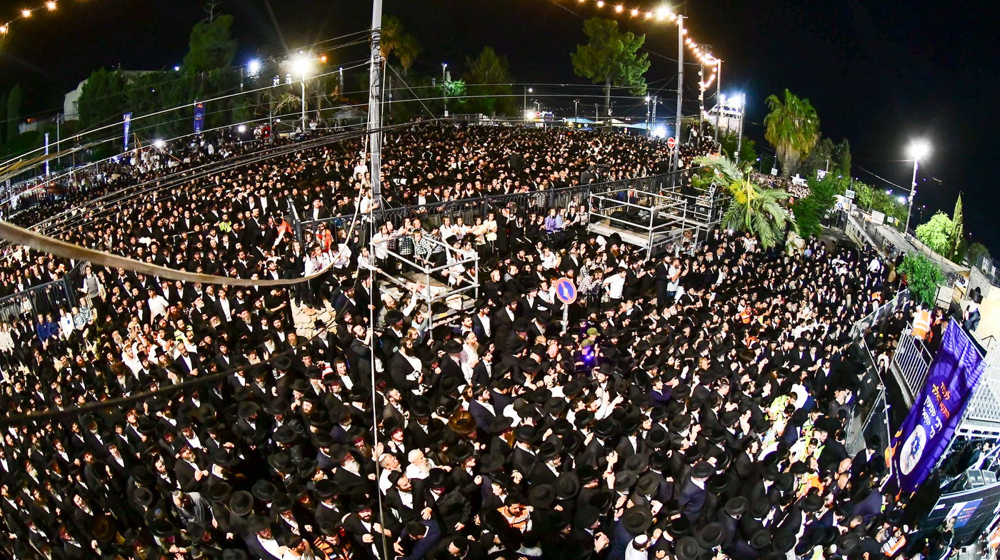 האדמו"ר מבאיאן בהדלקה ל"ג בעומר