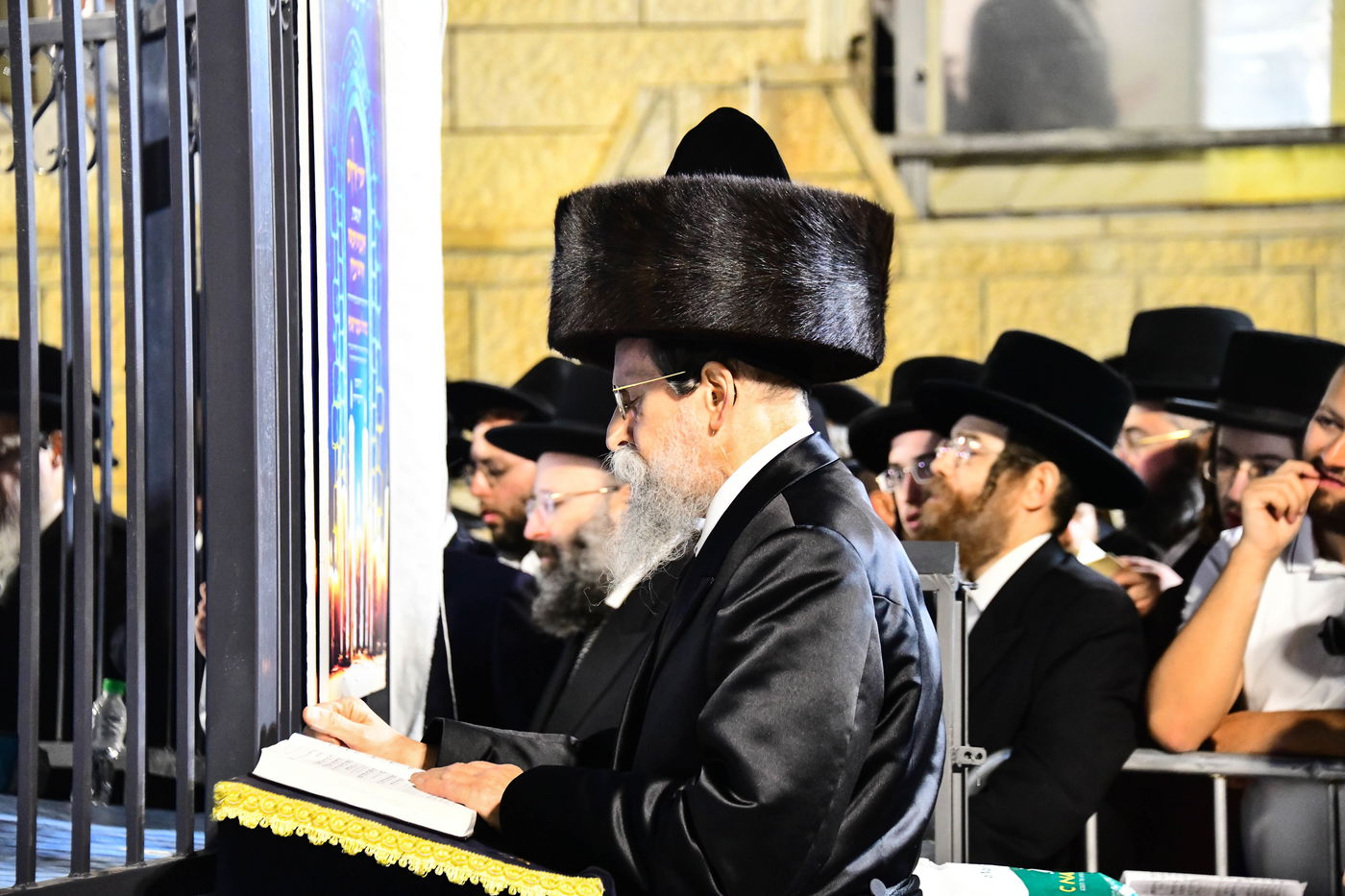 האדמו"ר מבאיאן בהדלקה ל"ג בעומר