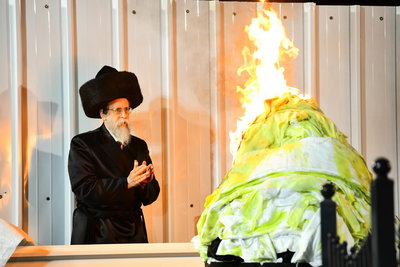 האדמו"ר מבאיאן בהדלקה ל"ג בעומר